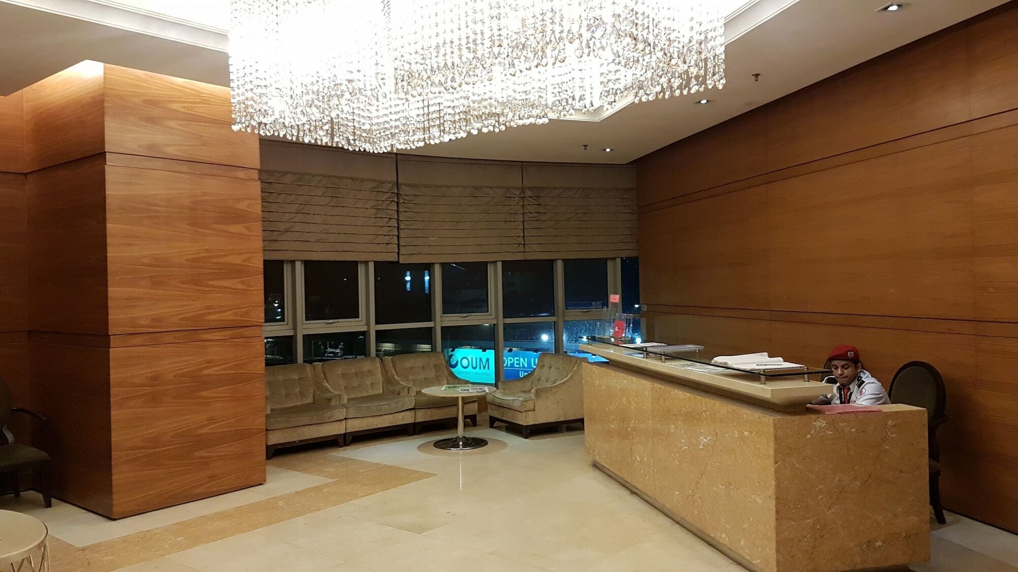 Skybed Over The Sky Hostel @Regalia Suites & Residences Kl Куала-Лумпур Экстерьер фото